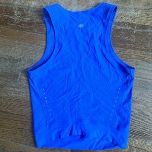 Lululemon crop tank - like new.